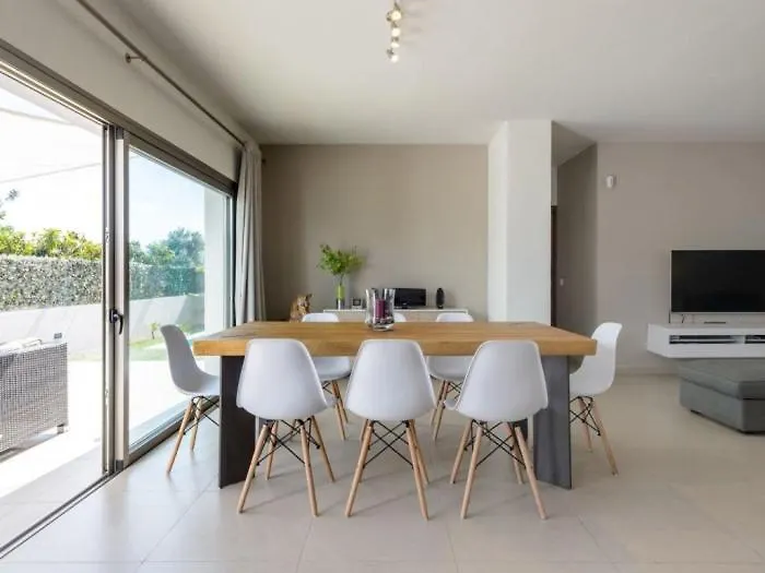 別荘 サンタ・エウラリア・デス・リウ Moderna Casa Con Piscina Privadaヴィラ