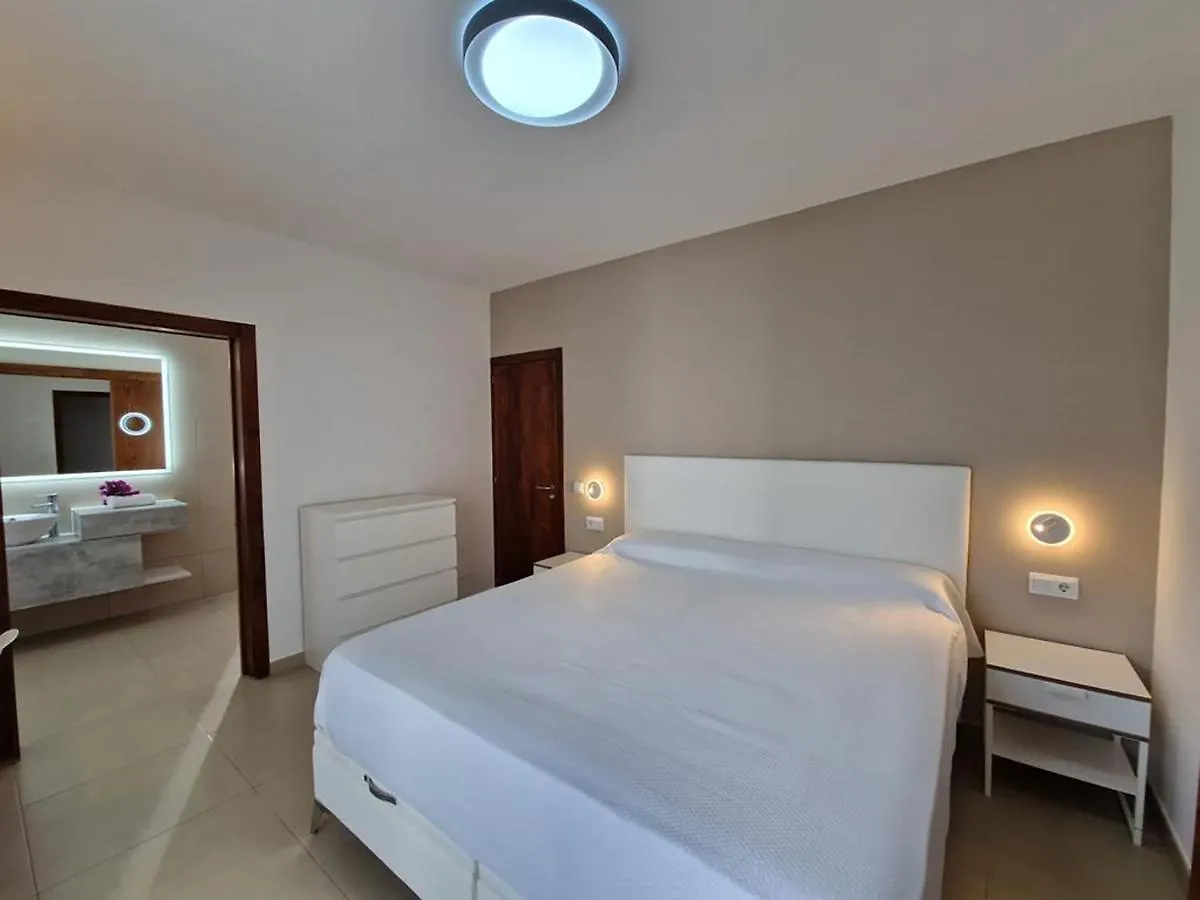 別荘 サンタ・エウラリア・デス・リウ Moderna Casa Con Piscina Privadaヴィラ